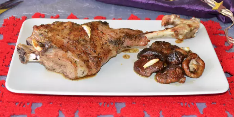 paletilla de cordero al horno con setas shiitake.